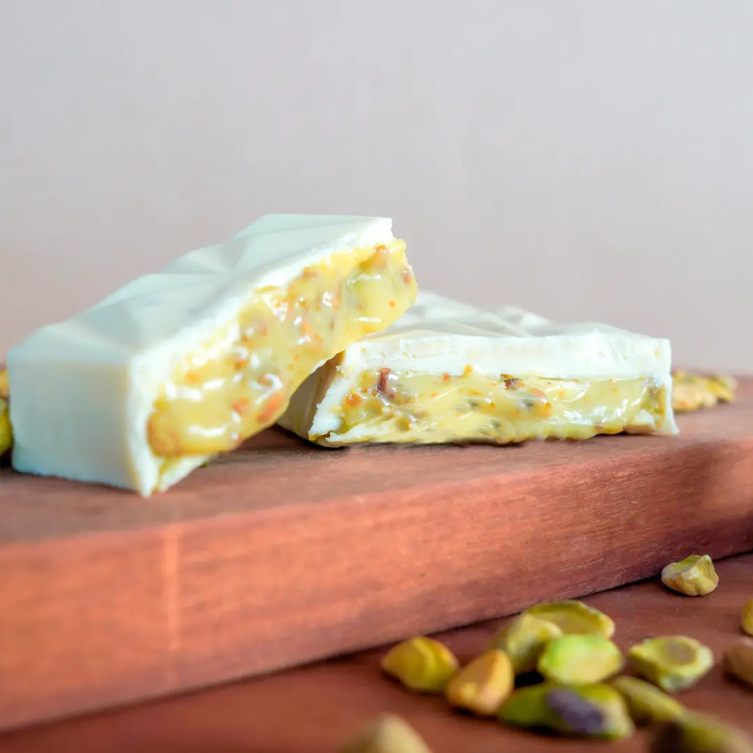 Barra de Chocolate Branco Zero Recheada com Brigadeiro de Pistache (180g) - Doce Proteico Zero Açúcar | Laricas Fitness