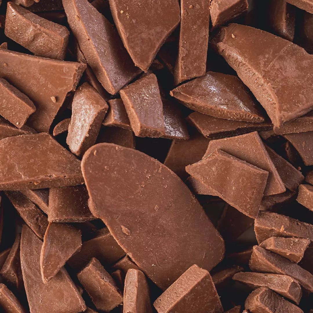 Pão de mel proteico de chocotone com camada generosa de chocolate e recheio fit de brigadeiro sem açúcar.