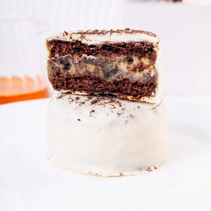 Pão de mel fitness sabor cookies’n cream com recheio cremoso, cobertura de chocolate branco zero adição de açúcar e ingredientes proteicos