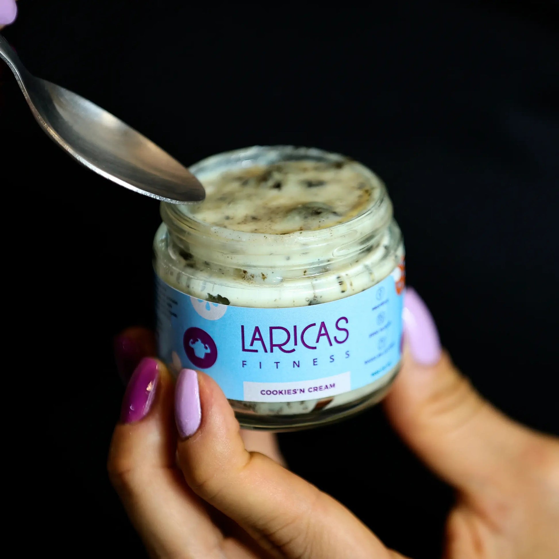 Cookies’n Cream 60g – Doce proteico zero açúcar, cremoso, rico em proteína e com pedaços crocantes de cookies | Laricas Fitness