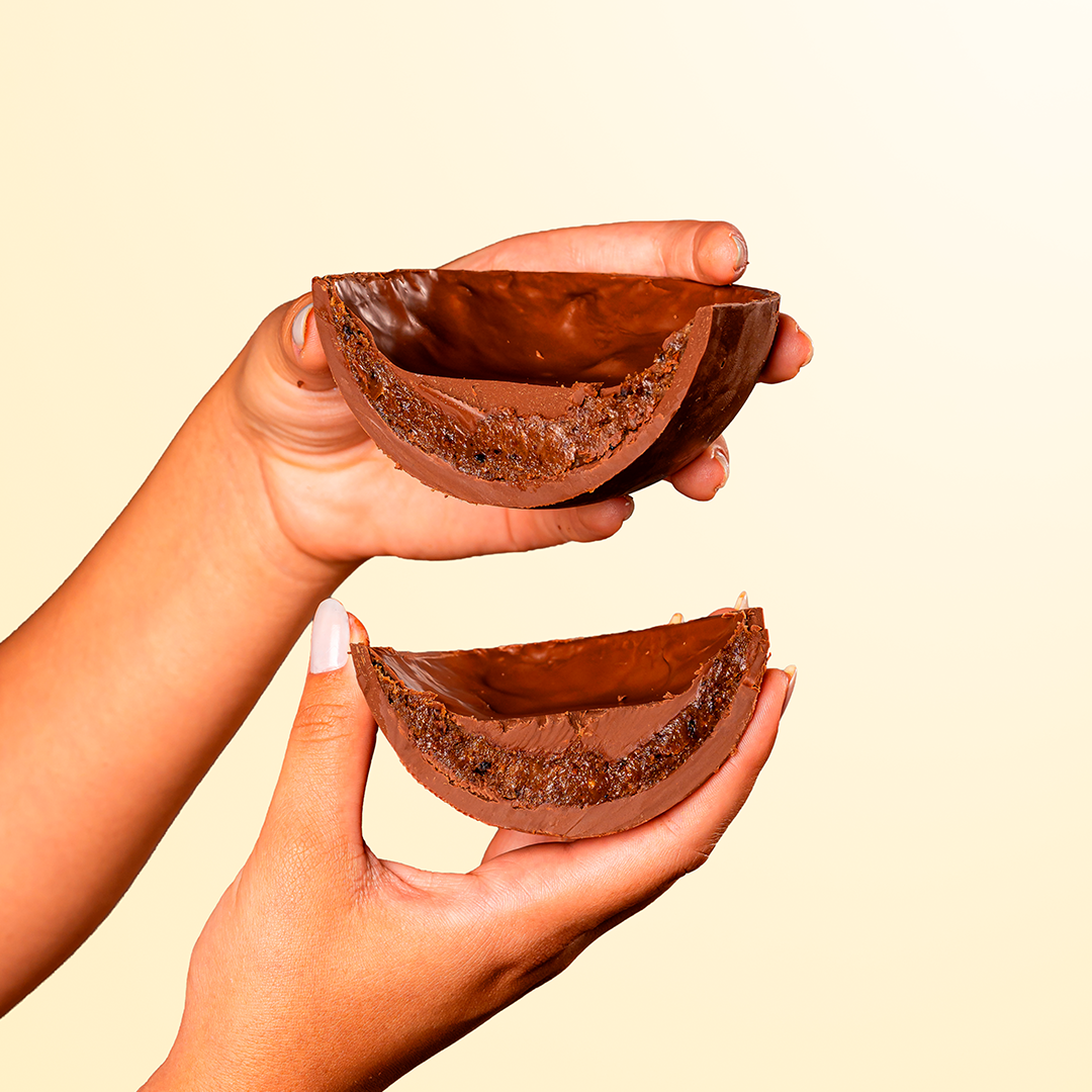 Recheio cremoso de avelã com crocância do Ovo de Páscoa Fit Avelã Crunch