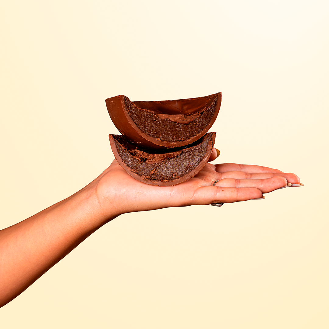 Recheio cremoso de brigadeiro proteico do Ovo Fit Brigadeiro