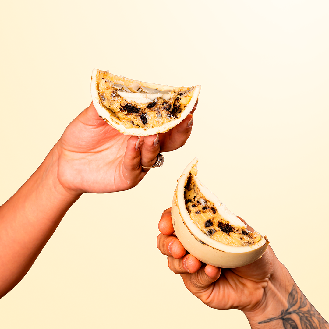 Recheio cremoso com pedaços de cookies do Ovo Fit Cookies’n Cream